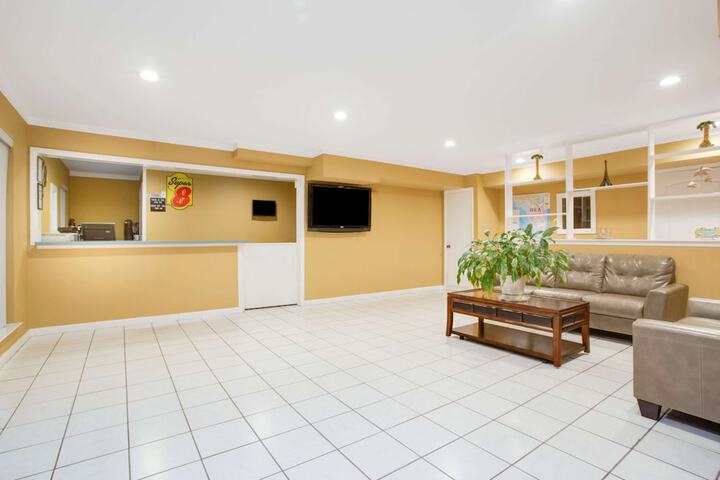 Super 8 by Wyndham Defuniak Springs