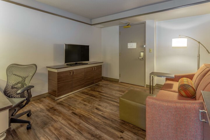 Room 22 of 37
