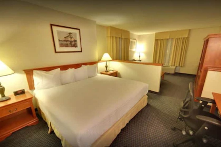 Room 45 of 77