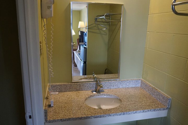 Room 17 of 38