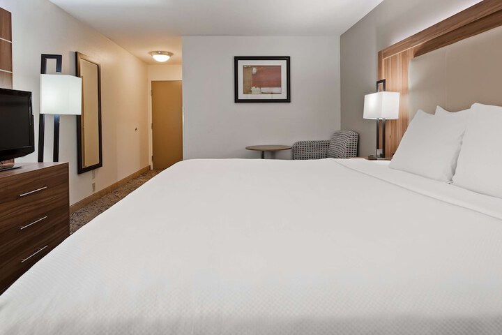 Room 10 of 33