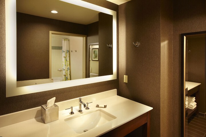 DoubleTree by Hilton Hotel Alana - Waikiki Beach