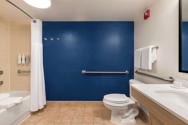 Room 10 of 26
