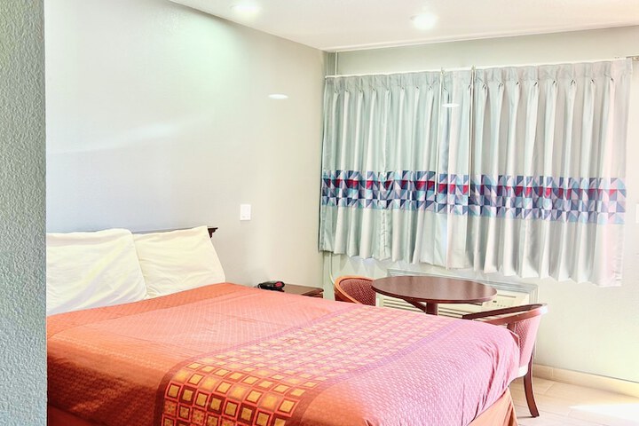 Room 12 of 21