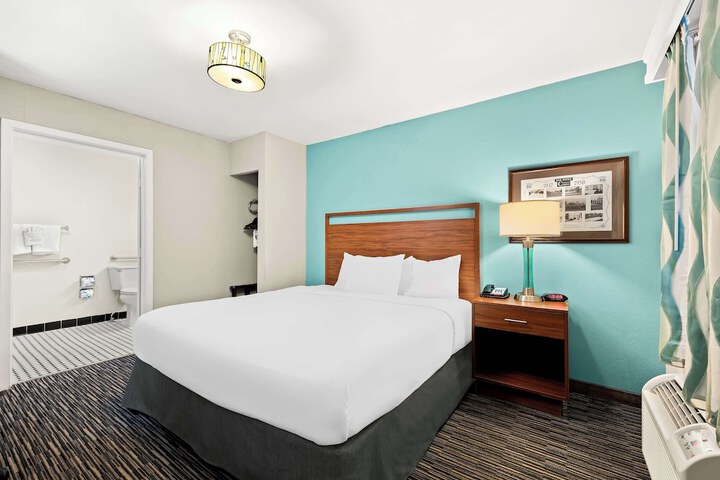 Room 8 of 41
