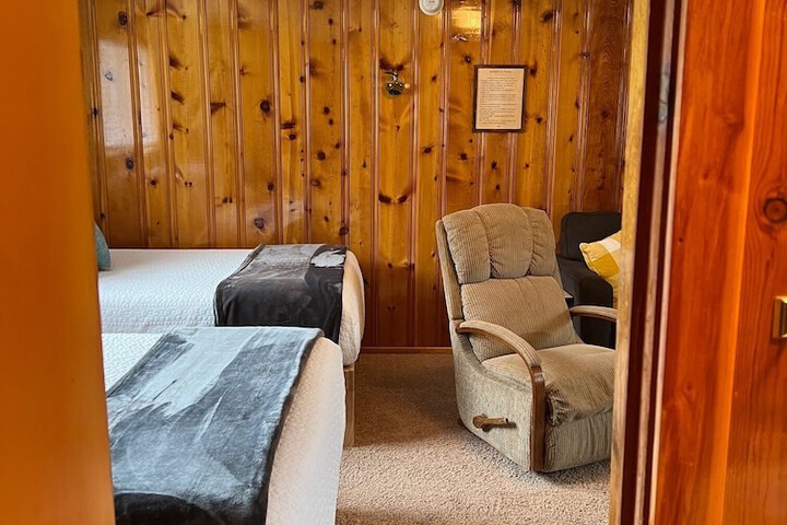 Room 72 of 236