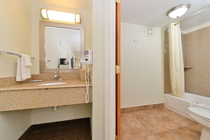 Room 15 of 19