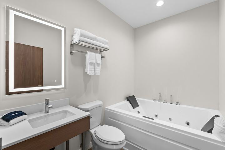 Sandpoint Hotel & Suites Downtown