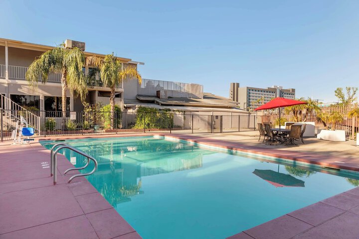 Pool 5 of 42