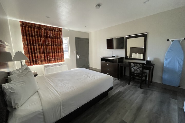 Room 30 of 34