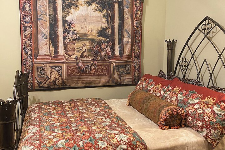 Vineyard Mansion & Carriage House Bed & Breakfast