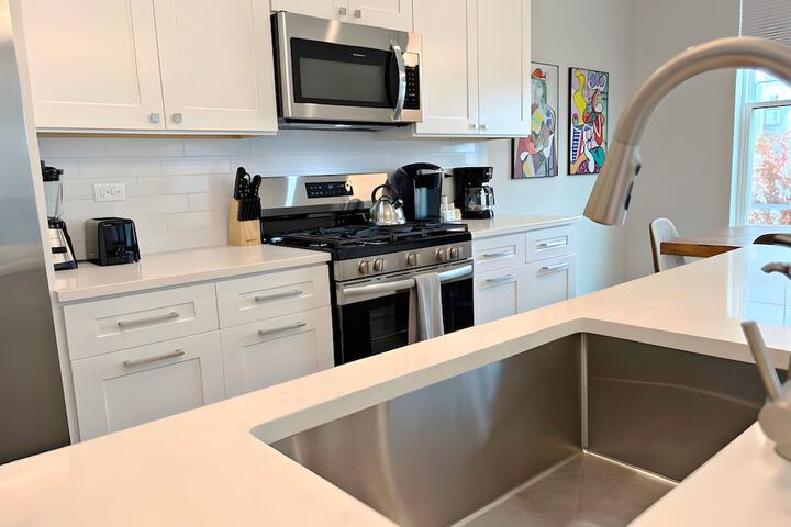 4BR Townhouse with Parking - WV rep 3