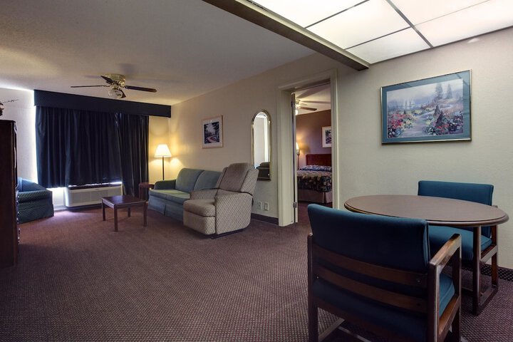 Room 8 of 18