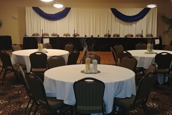 Ballroom/Hall 26 of 28