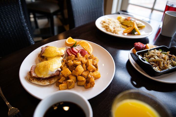 Breakfast/Coffee Service 129 of 194