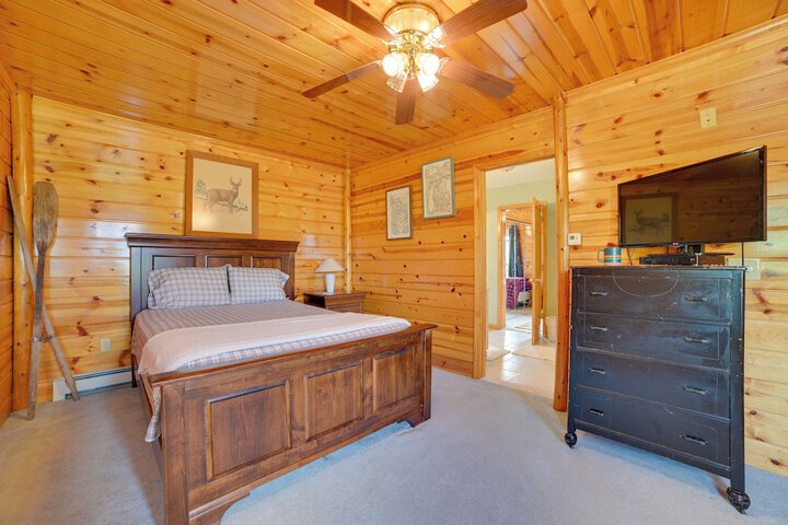 Riverfront Cheboygan Cabin w / Kayaks & Dock!