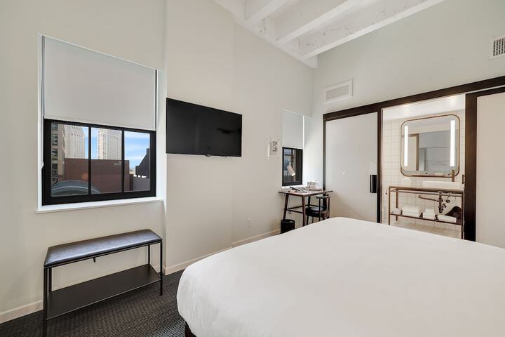 Room 46 of 104