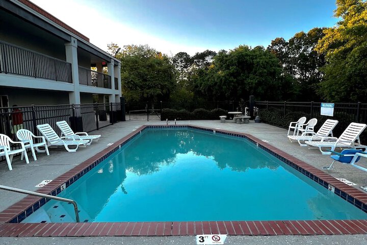 Super 8 by Wyndham Slidell