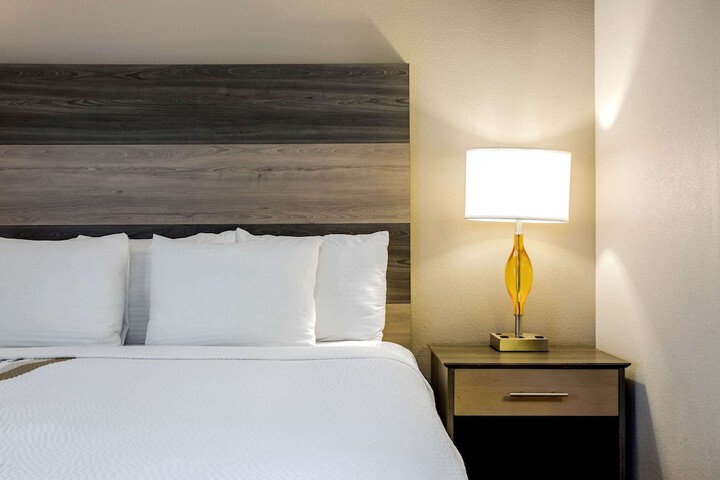 Room 14 of 30