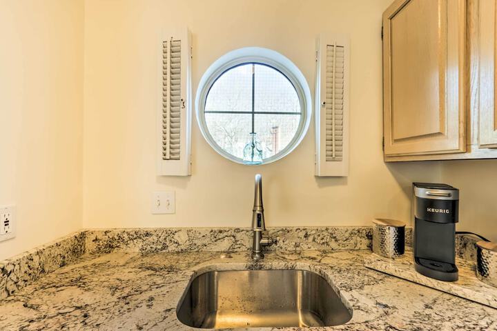Lovely Norwich Villa on Golf Course w / Amenities!