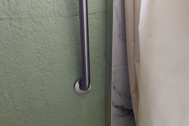Room 9 of 10