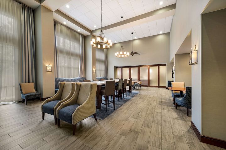 Hampton Inn & Suites Fredericksburg-at Celebrate Virginia