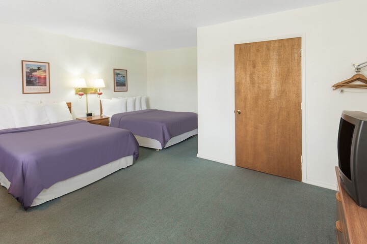 Room 8 of 12