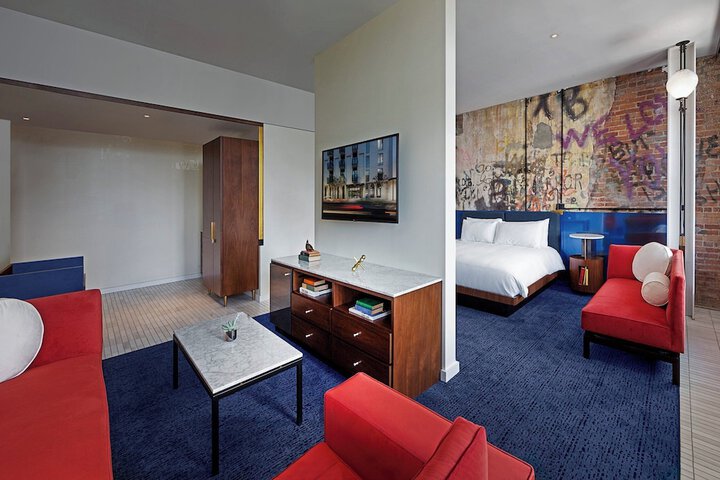 Room 28 of 83