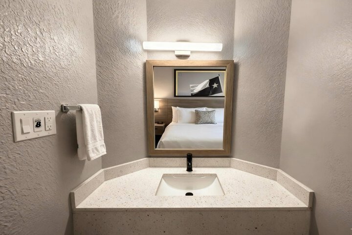 Super 8 by Wyndham Nacogdoches Near University