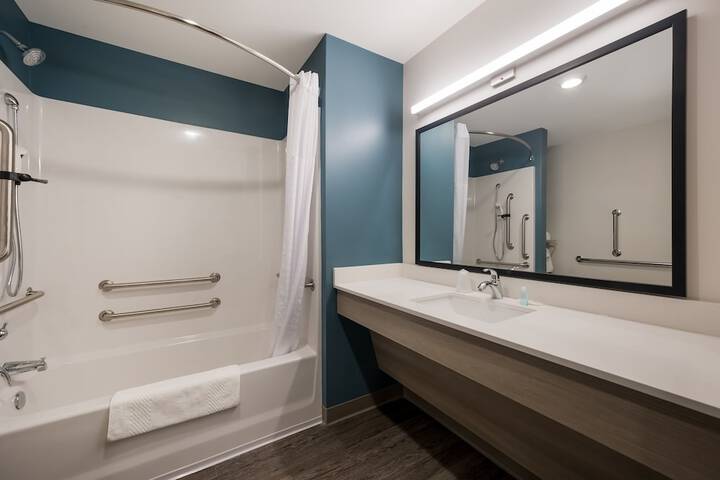 Woodspring Suites East Lansing - University Area