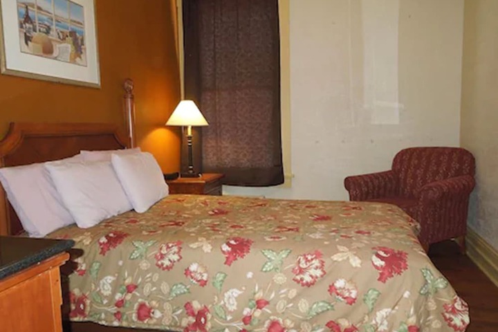 Room 15 of 38