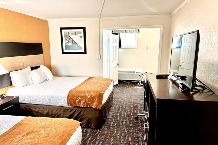 Room 7 of 11