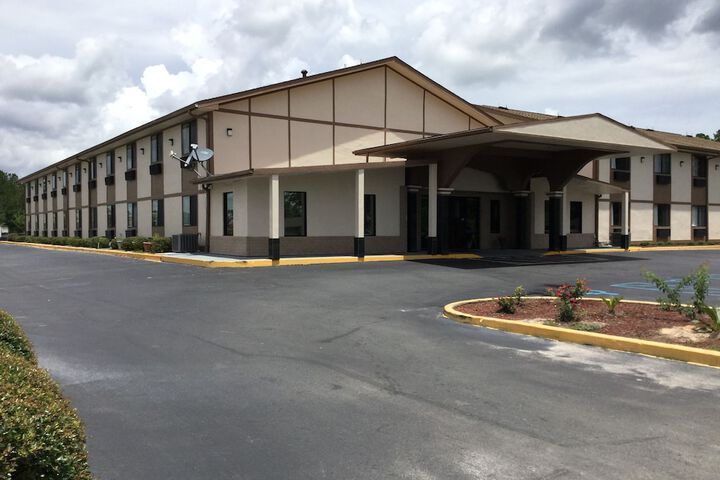 Super 8 by Wyndham Waycross GA