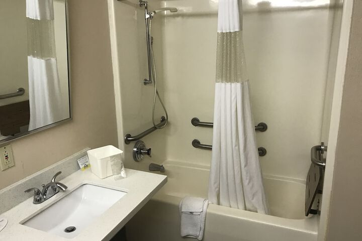 Days Inn by Wyndham Hillsboro