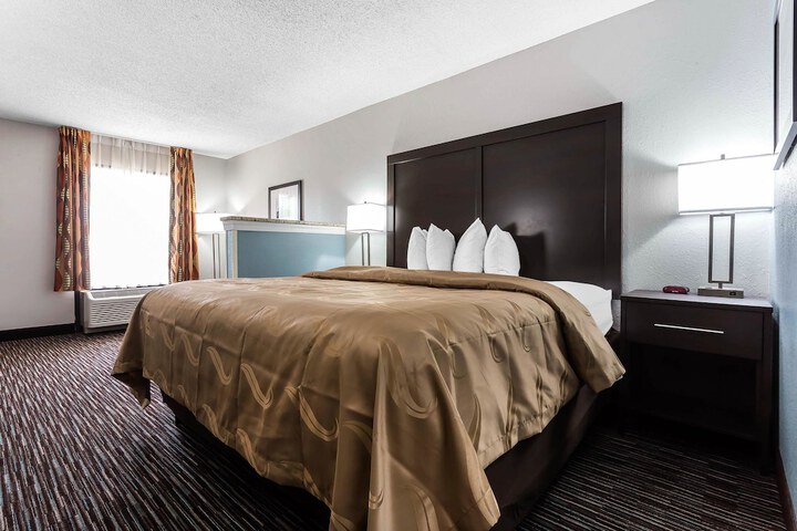 Room 25 of 29