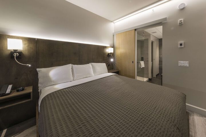 Room 18 of 107