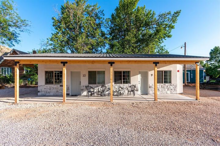 Hurricane Hideaway Lodging