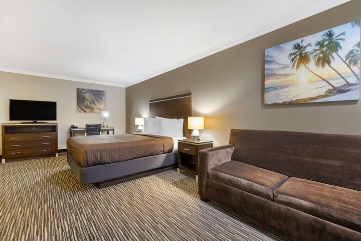 Room 8 of 33