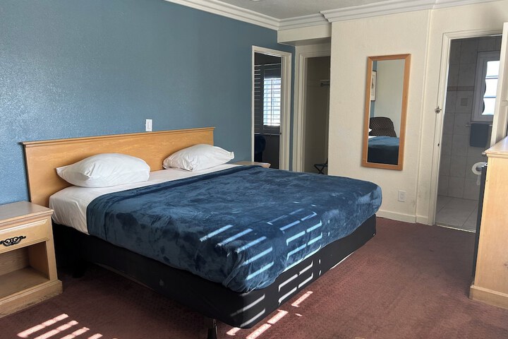Room 21 of 28