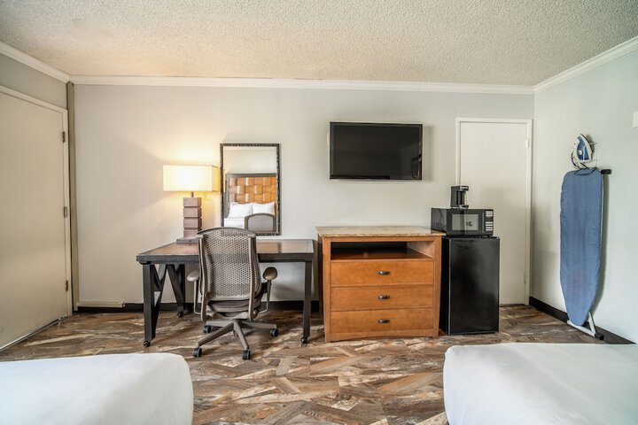 Room 28 of 60