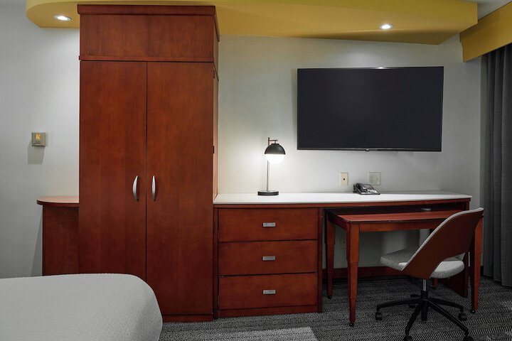 Courtyard by Marriott Medford Airport