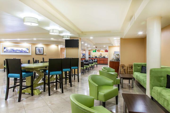 Quality Inn & Suites Middletown - Newport