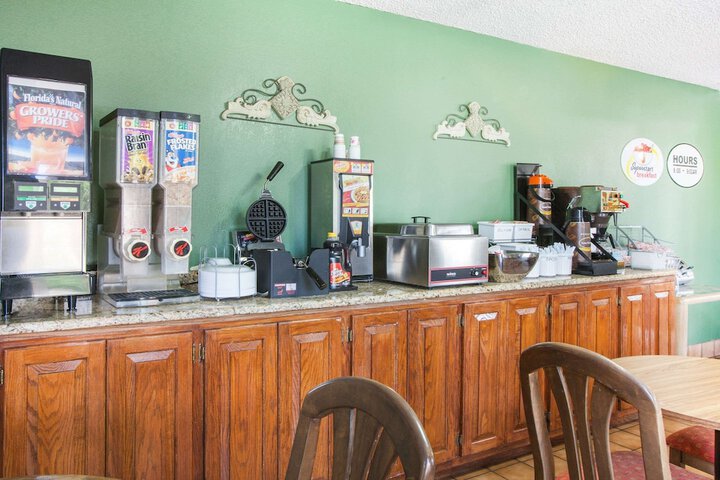 Breakfast/Coffee Service 22 of 24
