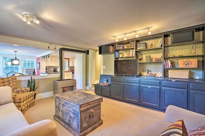 3-acre Lodge w / Snowmobile & Four-wheeling Trails