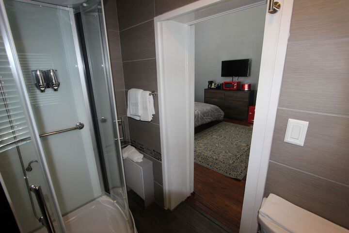 Room 50 of 171