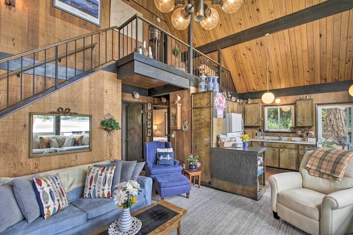 Waterfront Cabin w / Fire Pit in Gig Harbor!