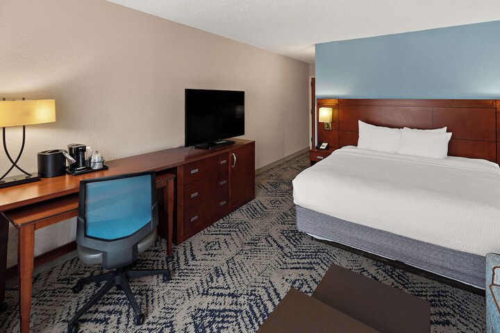 Room 15 of 33