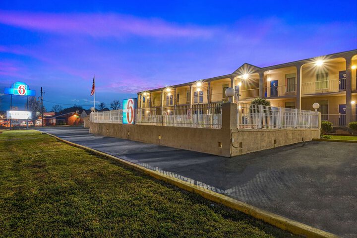 Motel 6 Americus GA