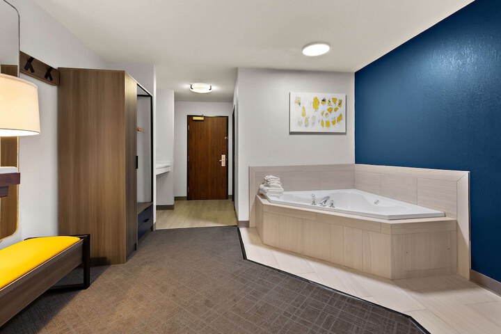 Comfort Inn & Suites Fremont