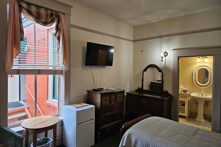 Room 34 of 95